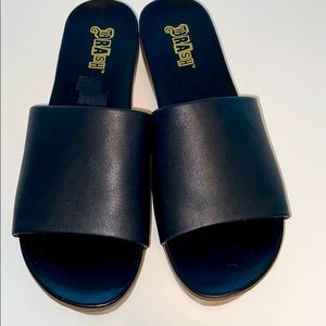 Women’s sandals LIKE NEW CONDITION!!!